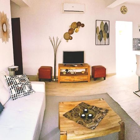 Town House With Patio In Quiet Residential Area 10 Min From Beach Torremolinos Buitenkant foto