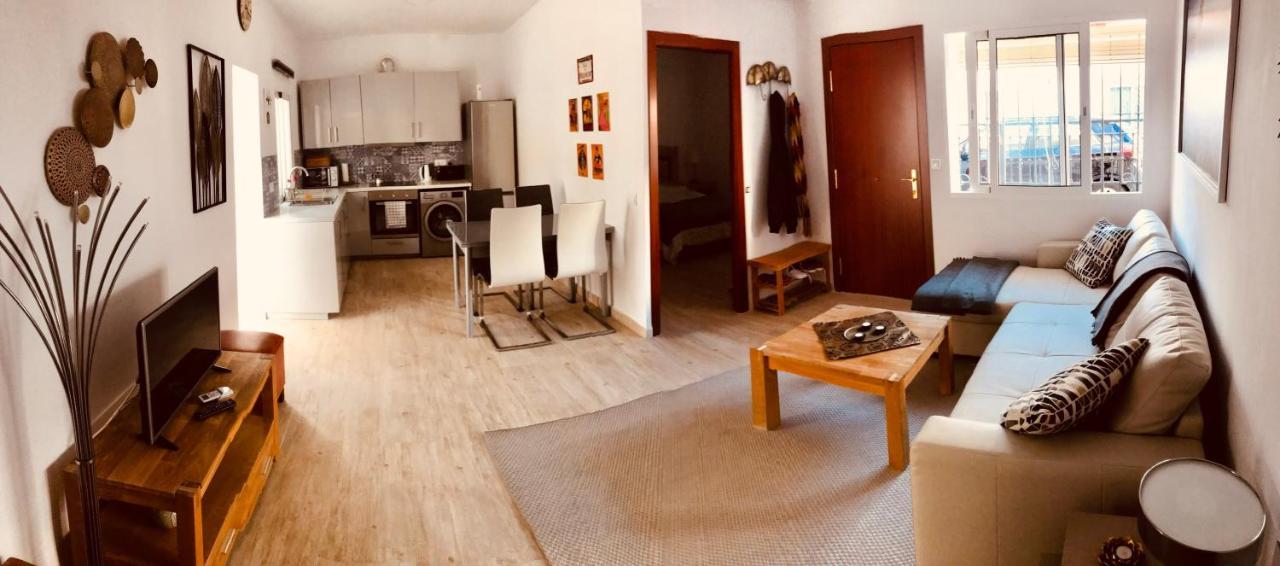 Town House With Patio In Quiet Residential Area 10 Min From Beach Torremolinos Buitenkant foto