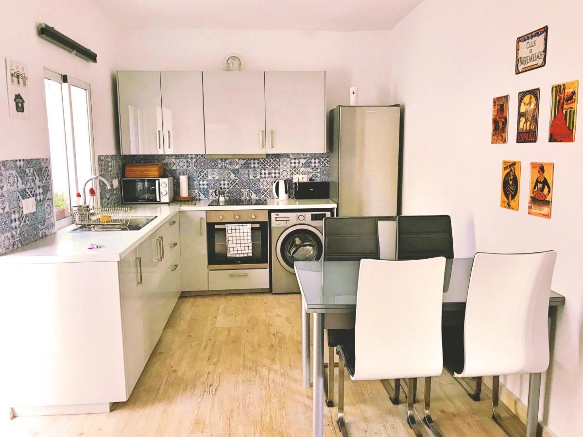 Town House With Patio In Quiet Residential Area 10 Min From Beach Torremolinos Buitenkant foto