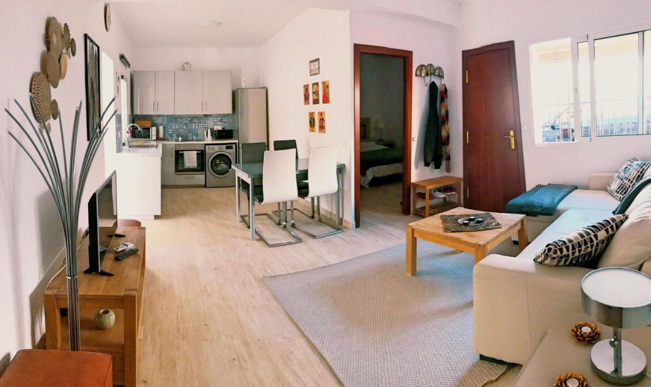 Town House With Patio In Quiet Residential Area 10 Min From Beach Torremolinos Buitenkant foto