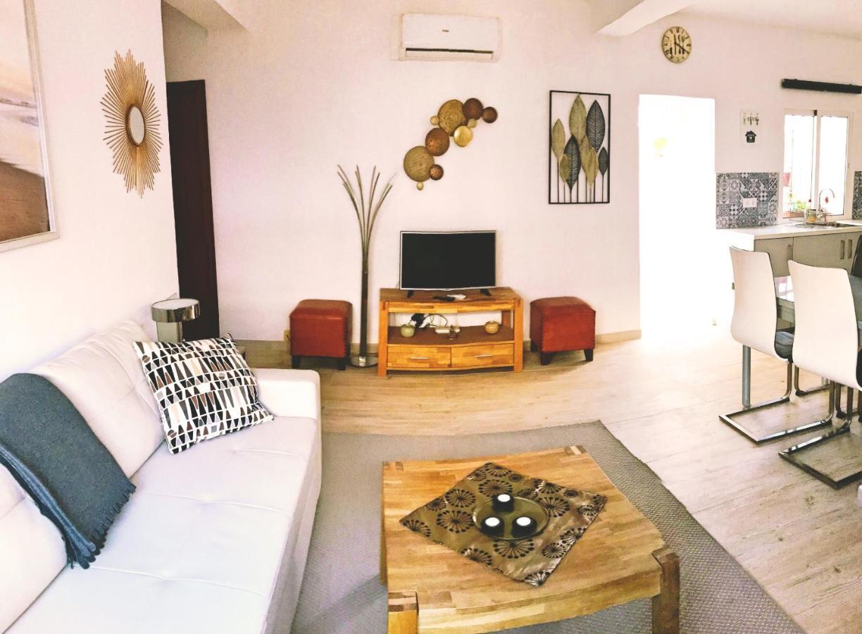 Town House With Patio In Quiet Residential Area 10 Min From Beach Torremolinos Buitenkant foto