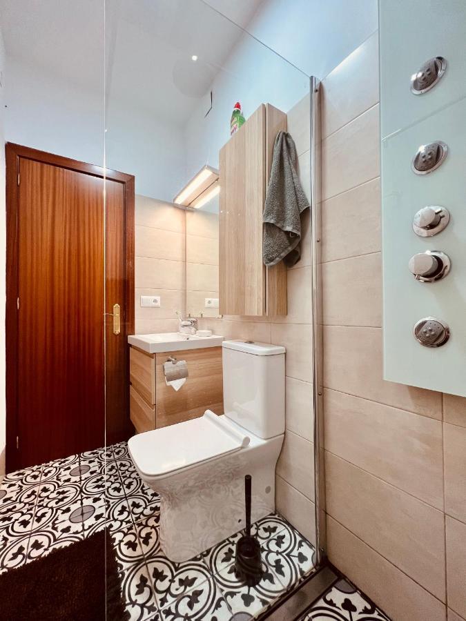 Town House With Patio In Quiet Residential Area 10 Min From Beach Torremolinos Buitenkant foto